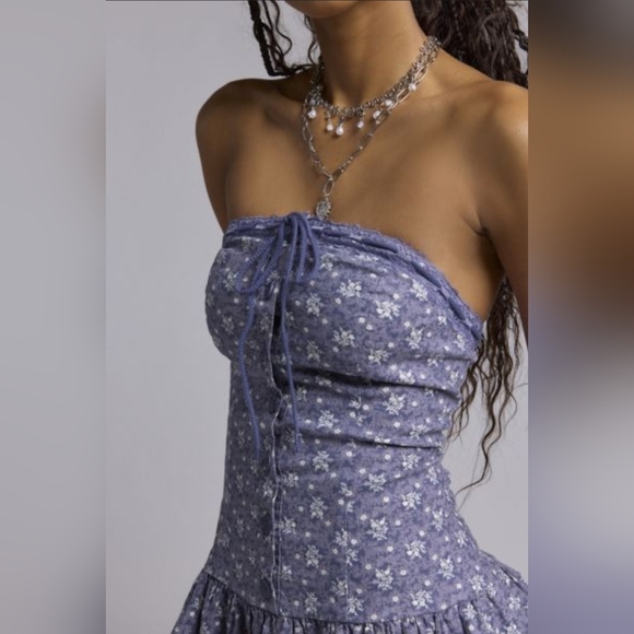 Kimchi Blue UO Matilda Strapless Floral Mini Dress In Blue - Picture 4 of 5